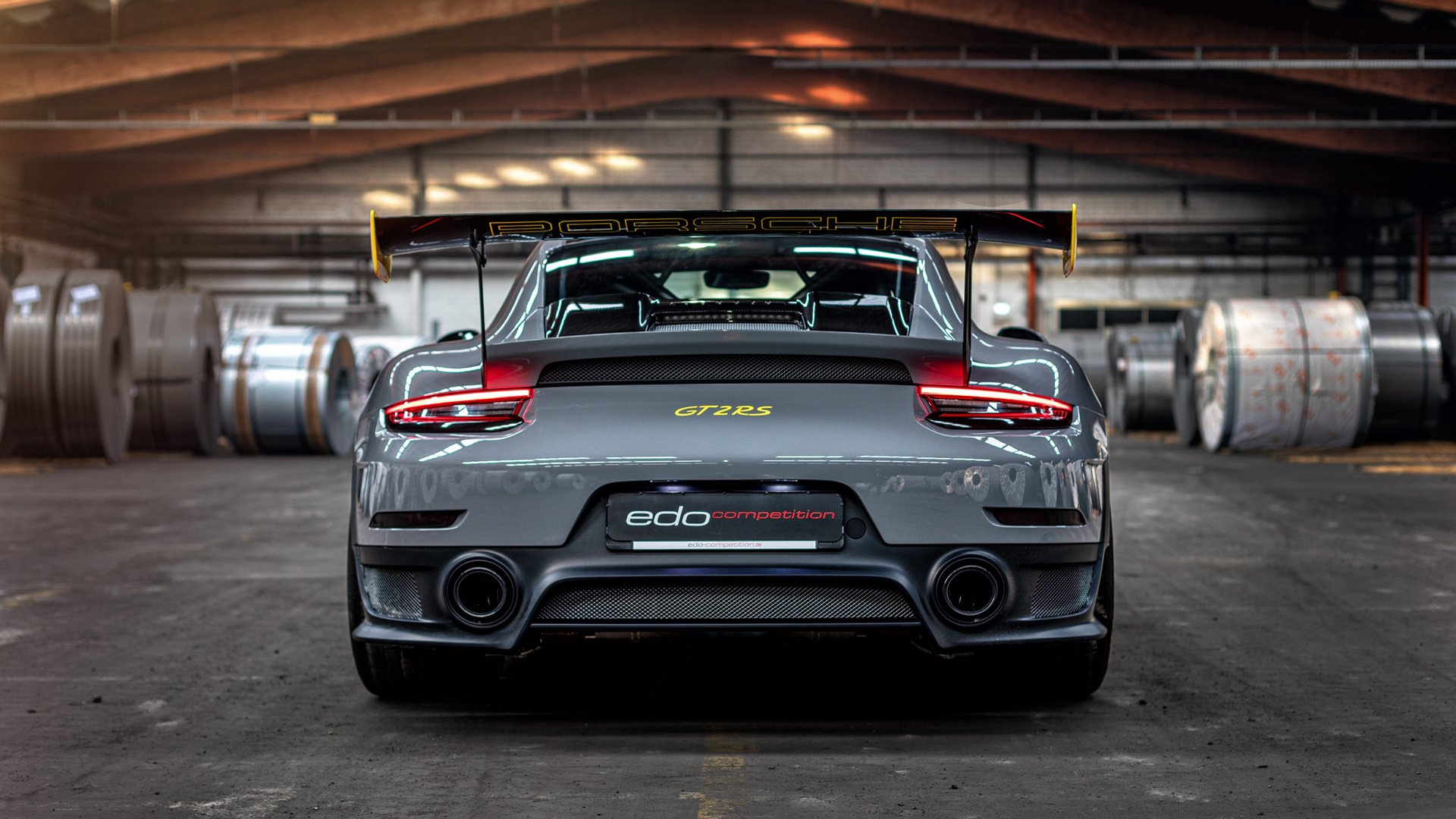 “华金·托比利亚的精准铲球与强硬拼搏,为美洲狮队提供坚强防守保障”